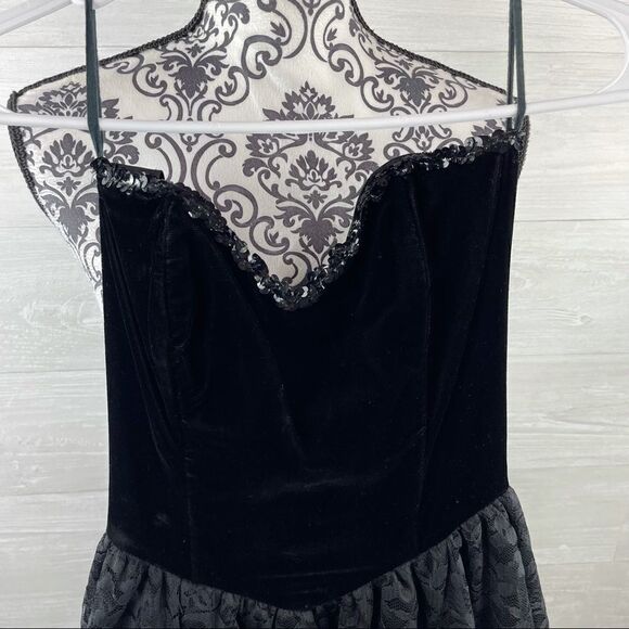 Vintage Gunne Sax Velvet & Lace Strapless Dress - Picture 2 of 6